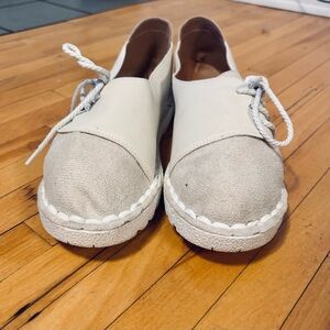 Women’s Fashion Shoes not marked with a size but measure toe to heel 11 inches